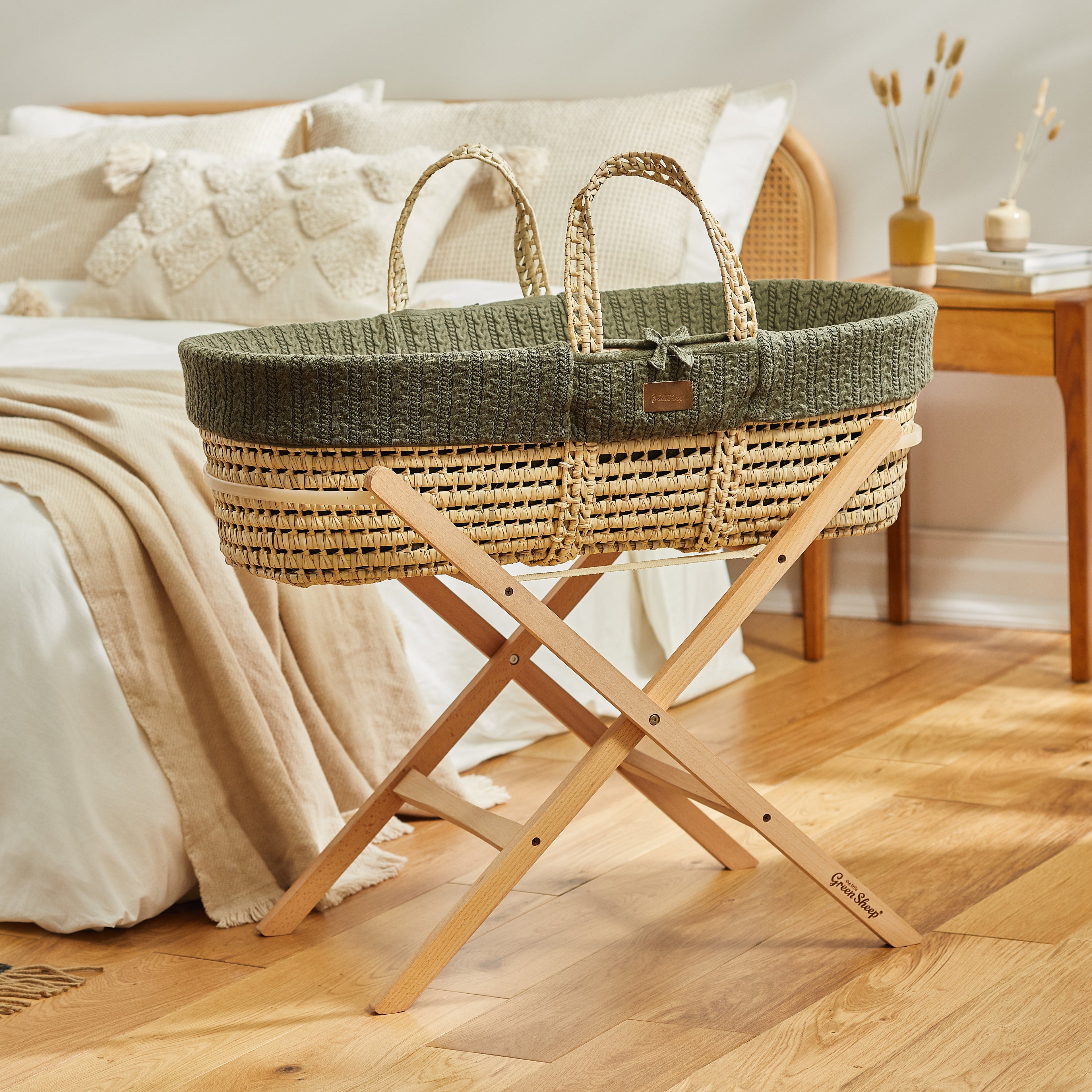 The Little Green Sheep Knitted Moses Basket & Mattress - Juniper