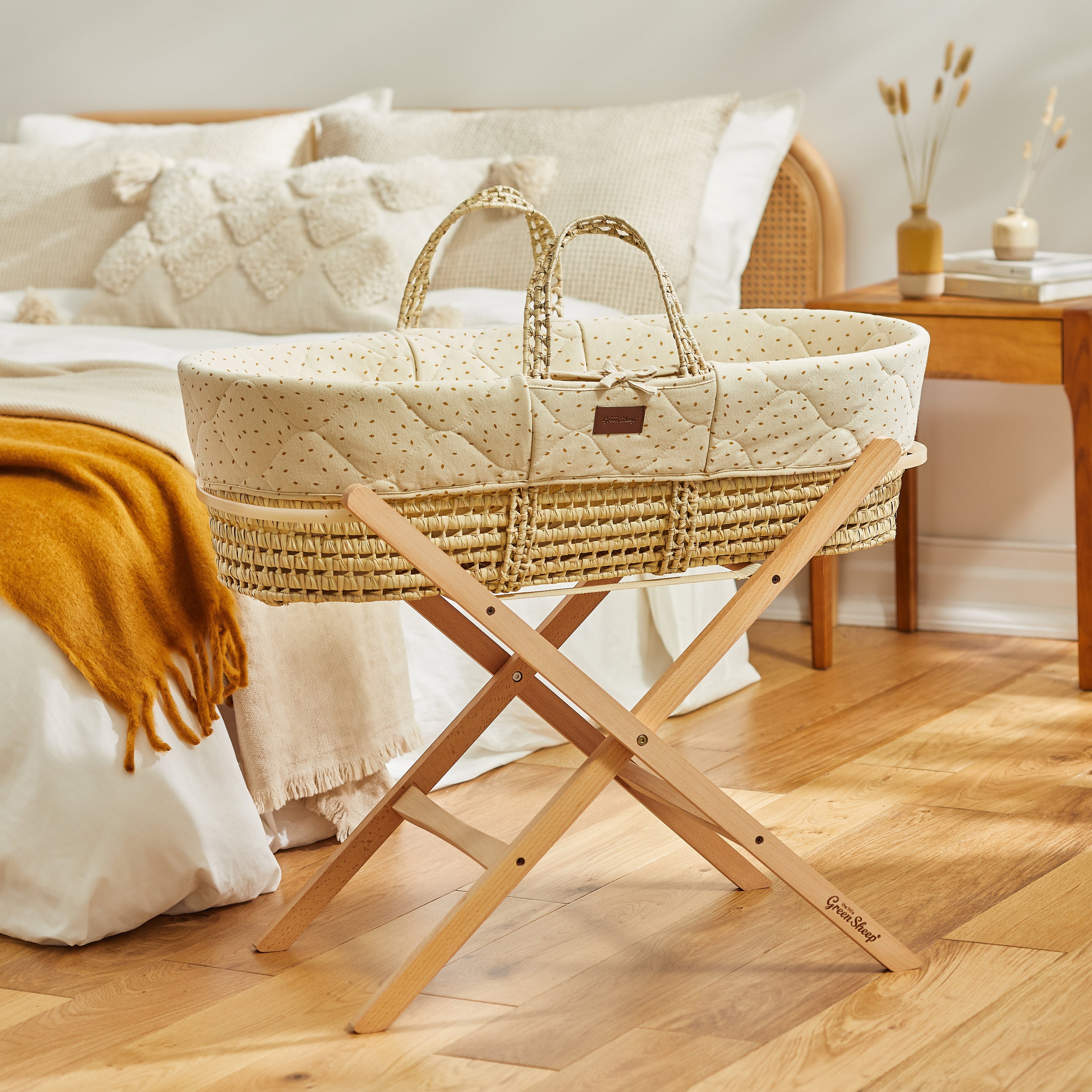The Little Green Sheep Quilted Moses Basket & Stand - Linen Rice
