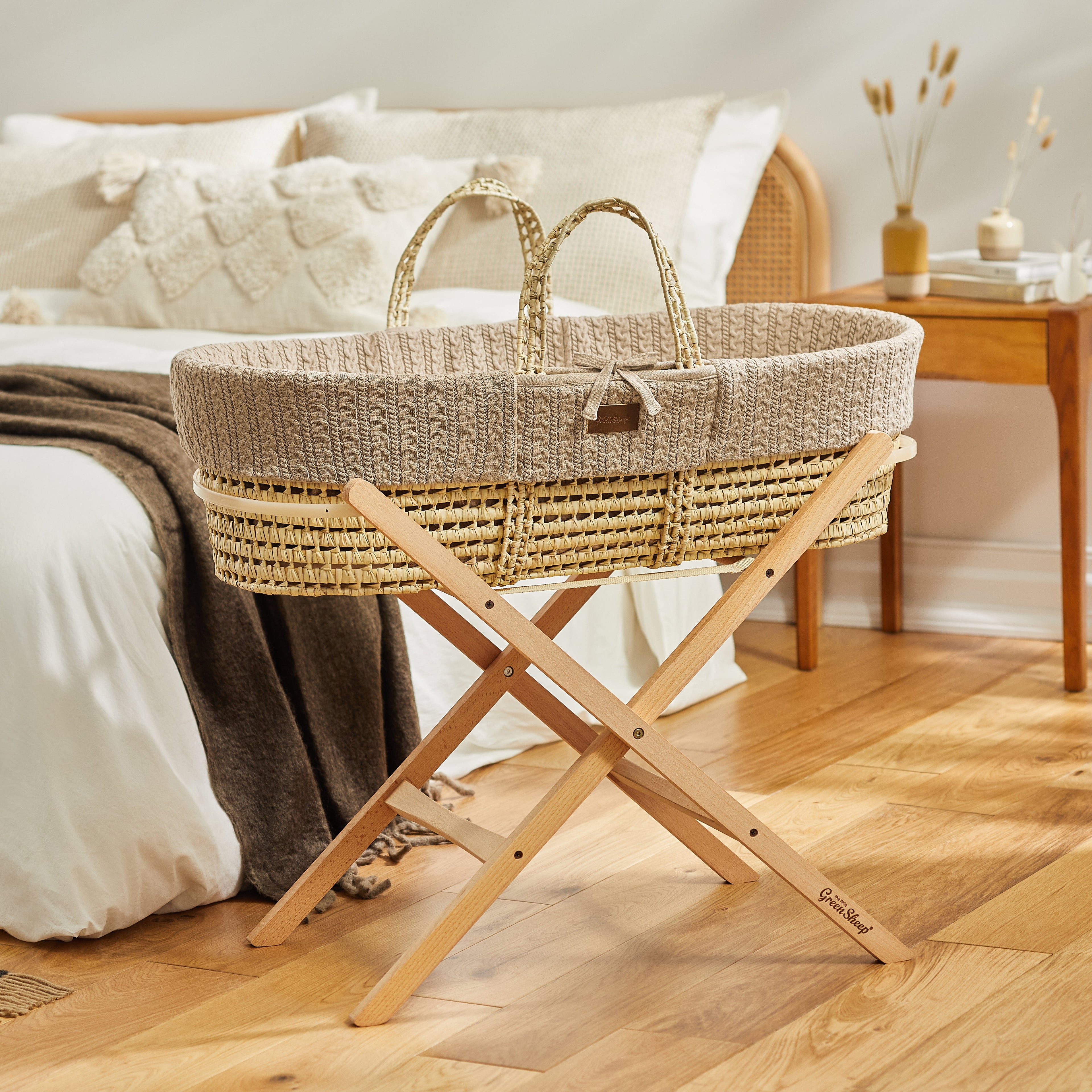 The Little Green Sheep Knitted Moses Basket & Mattress - Truffle