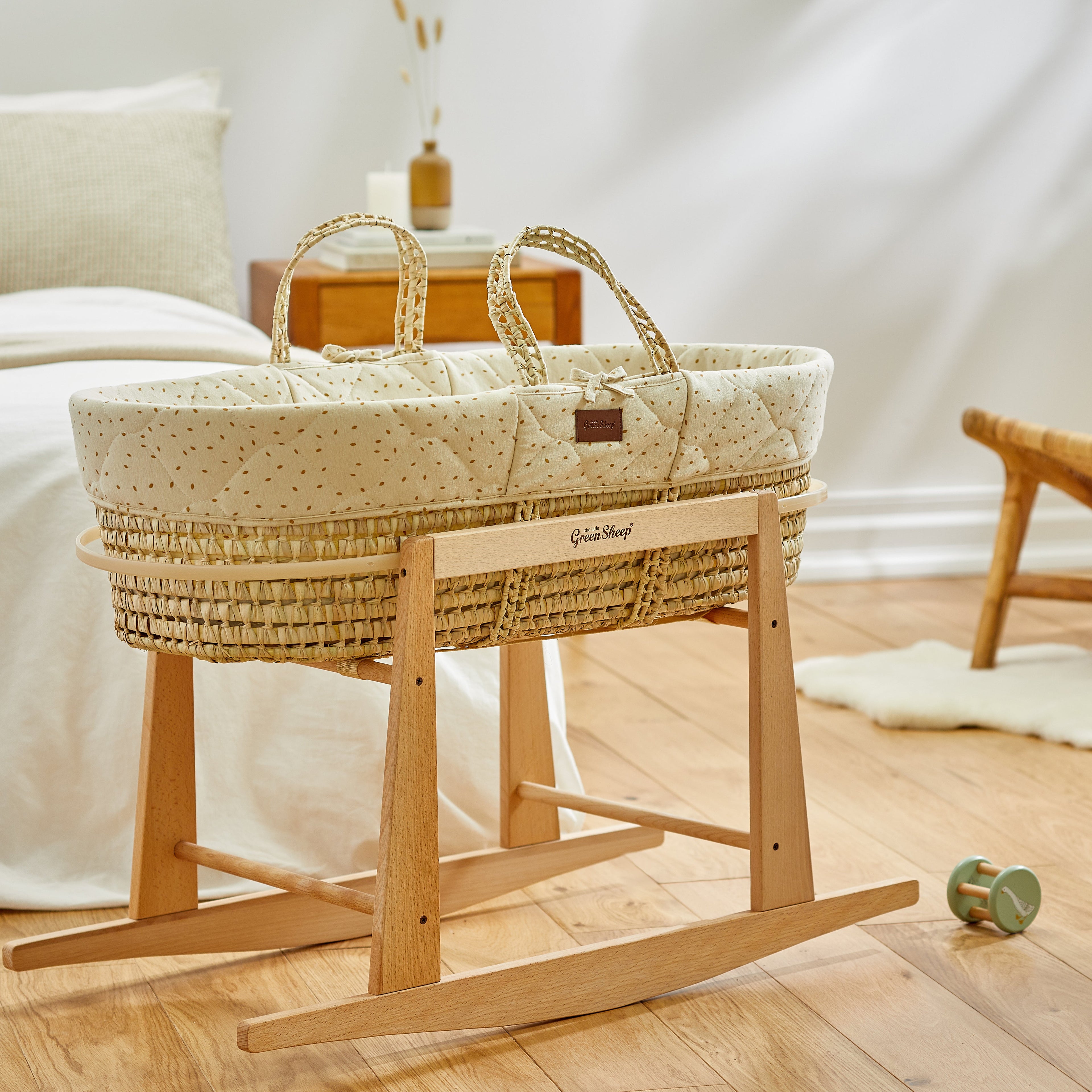 The Little Green Sheep Quilted Moses Basket & Mattress - Linen Rice