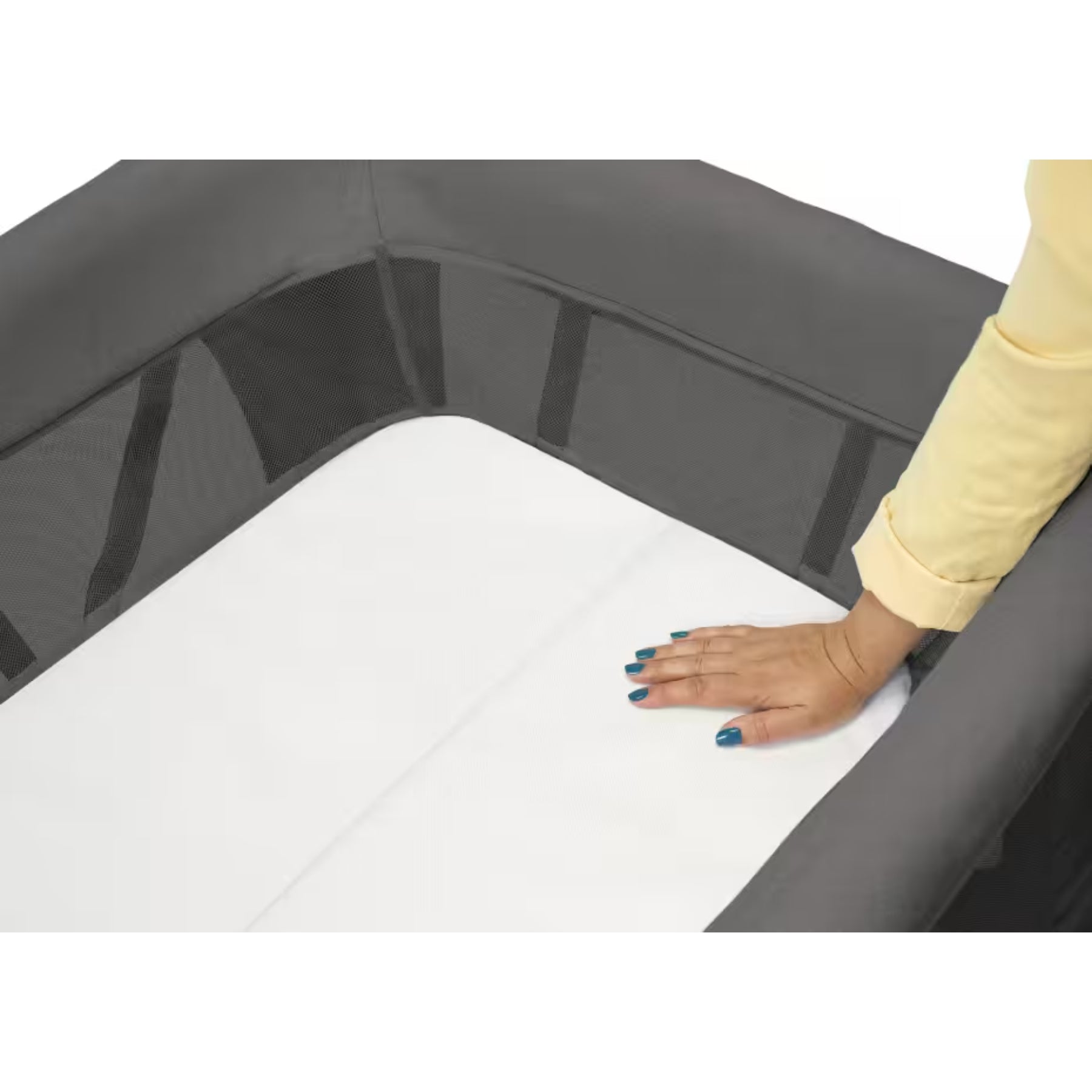 Maxi-Cosi Swift 3-in-1 Bassinet, Travel Cot and Playpen - Beyond Graphite