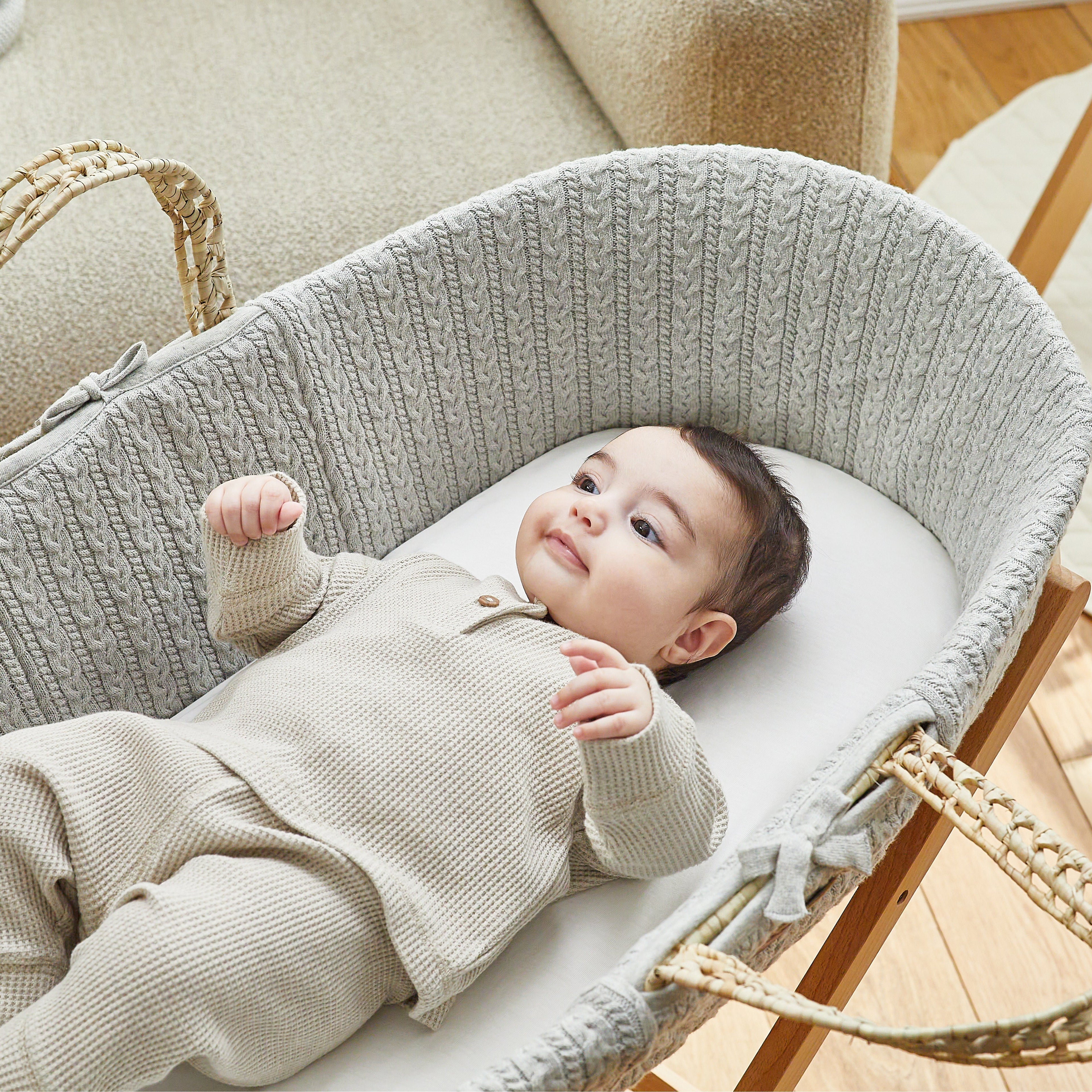 The Little Green Sheep Knitted Moses Basket & Mattress - Dove