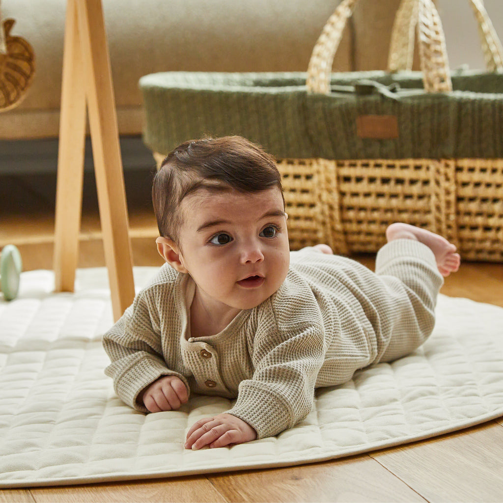 The Little Green Sheep Knitted Moses Basket & Mattress - Juniper