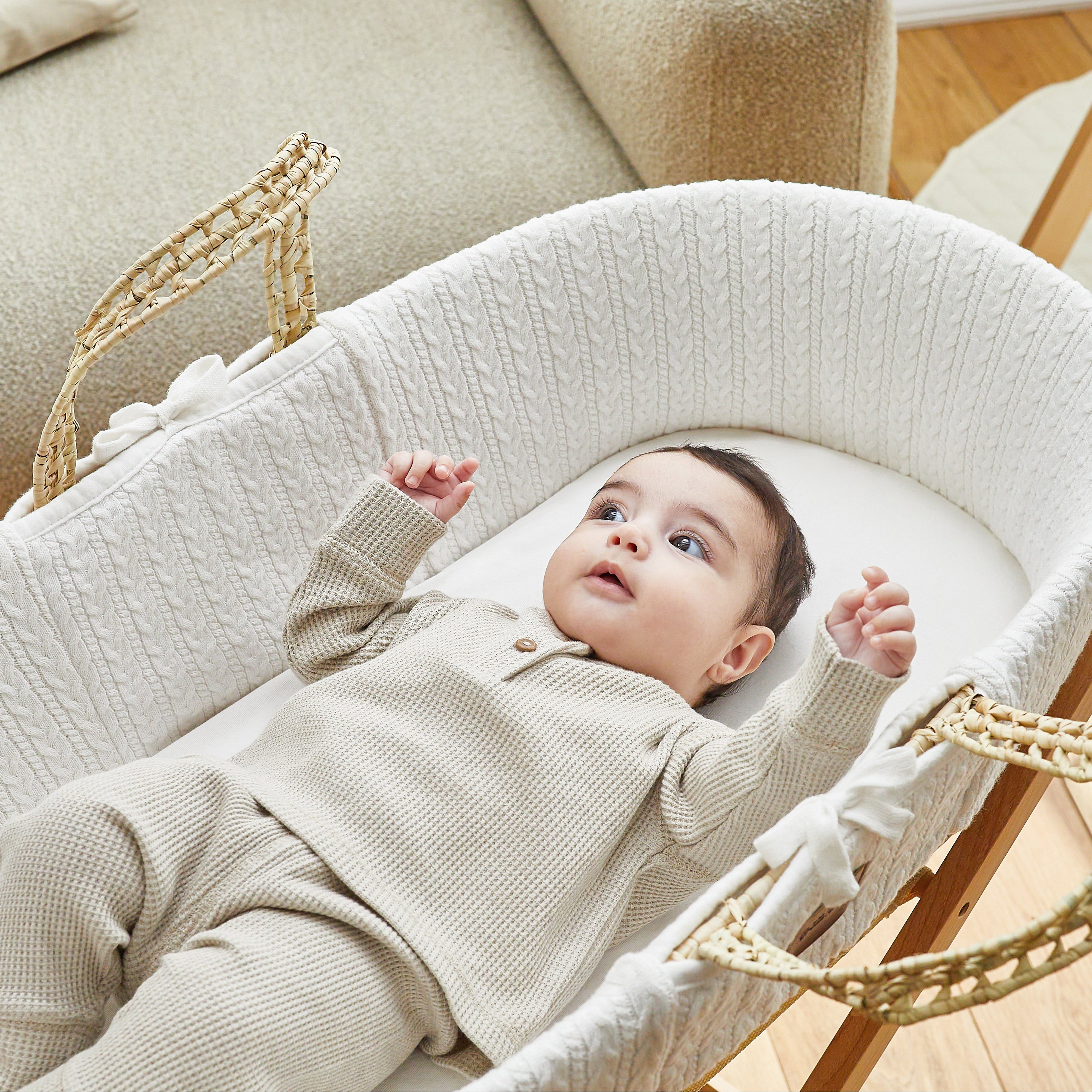The Little Green Sheep Knitted Moses Basket & Mattress - White