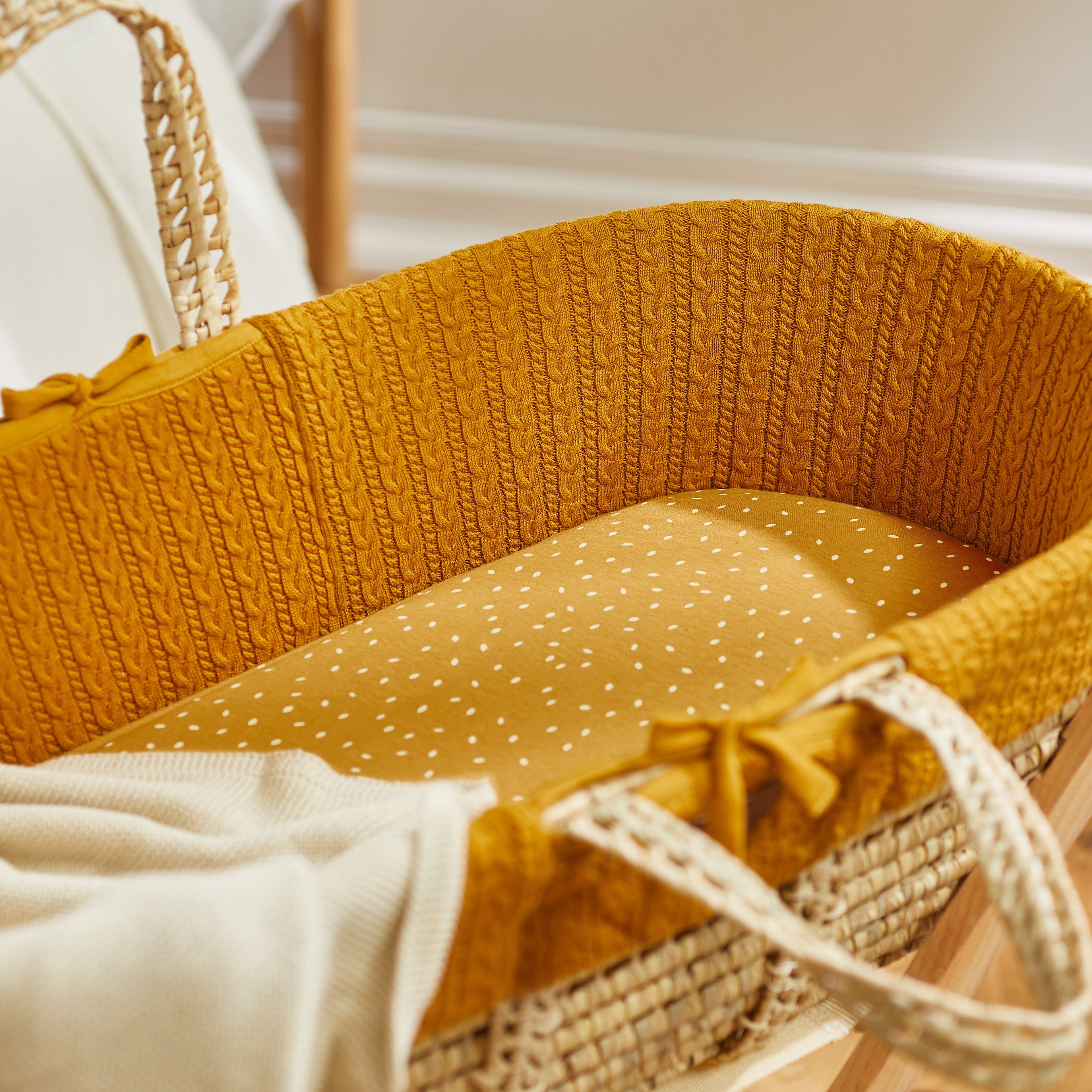 The Little Green Sheep Knitted Moses Basket & Mattress - Honey