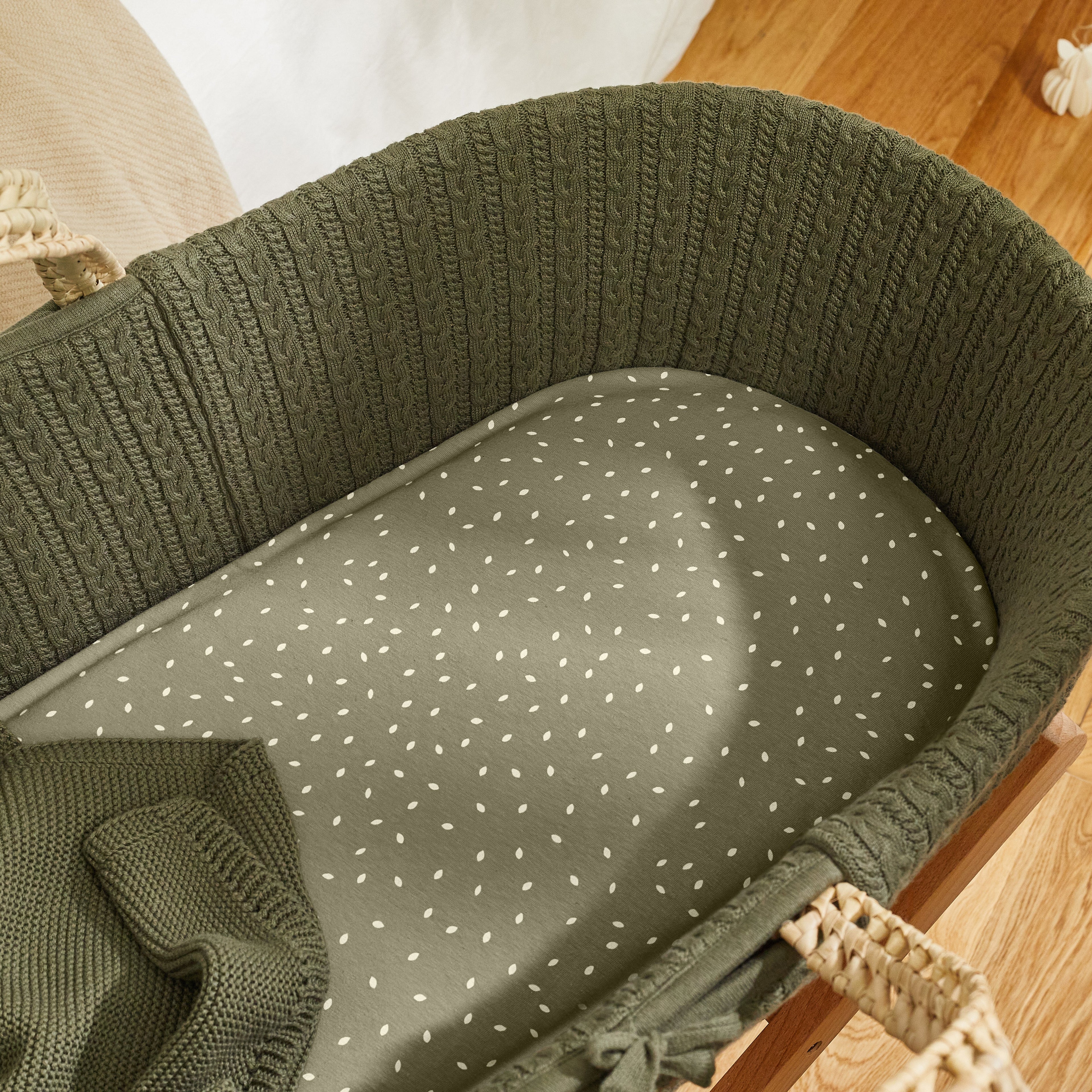The Little Green Sheep Knitted Moses Basket & Mattress - Juniper
