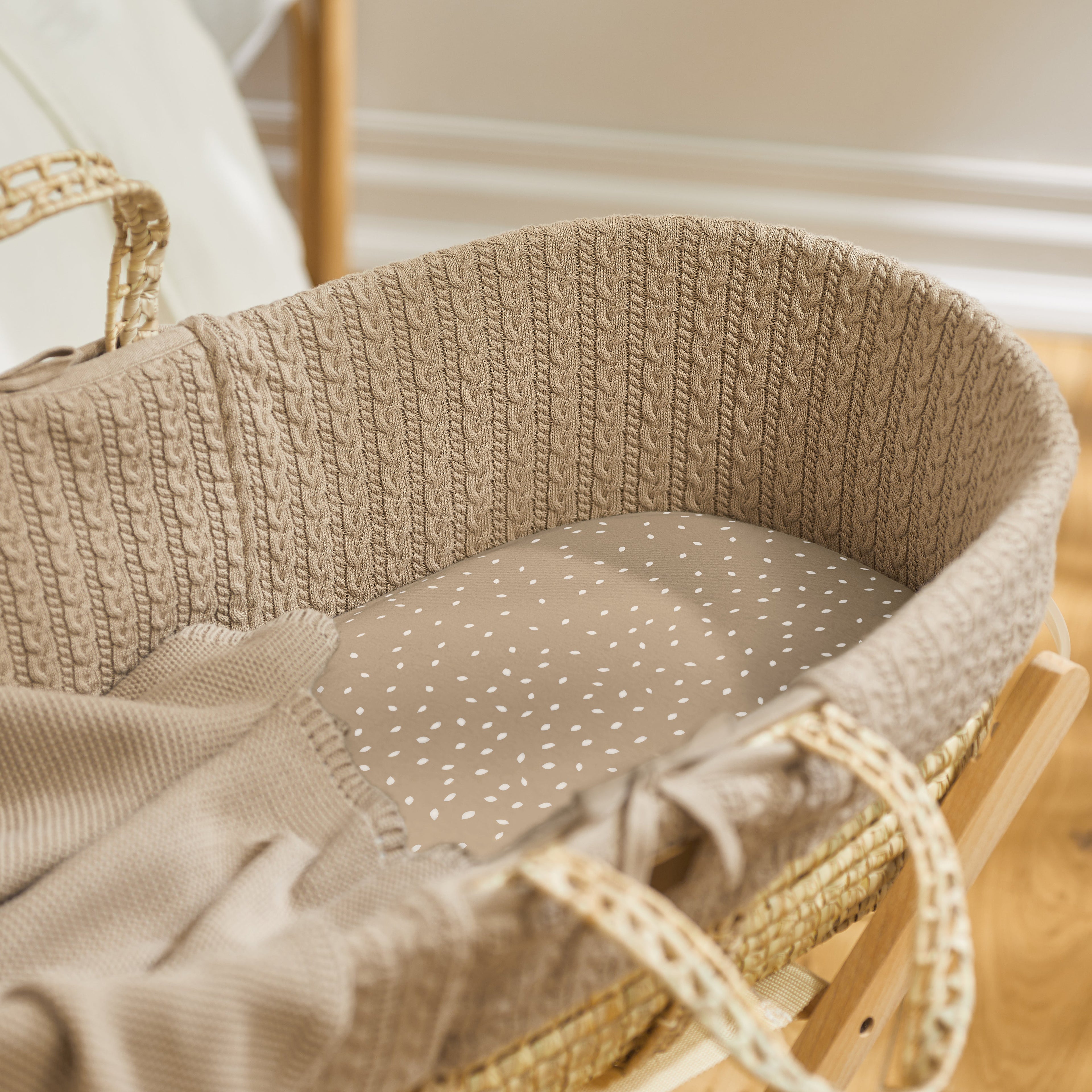 The Little Green Sheep Knitted Moses Basket & Stand - Truffle
