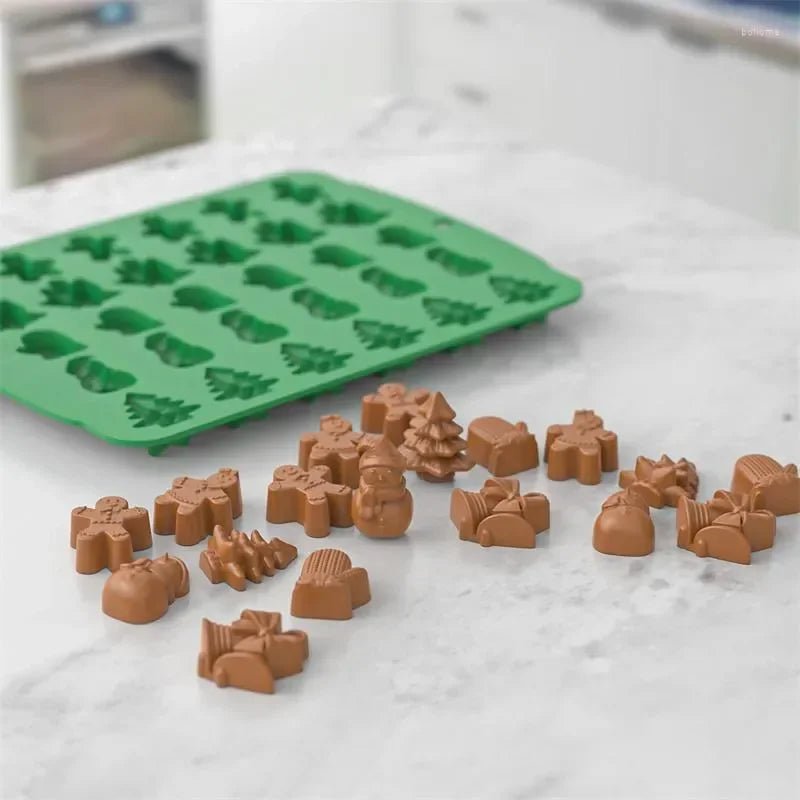 SANTASHAPE – Non-stick baking molds with Santa Claus, snowman & Christmas tree designs