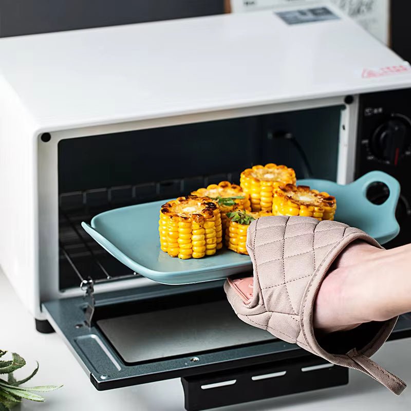 SAFEFINS – Heat-resistant fish-shaped silicone oven glove with non-slip grip