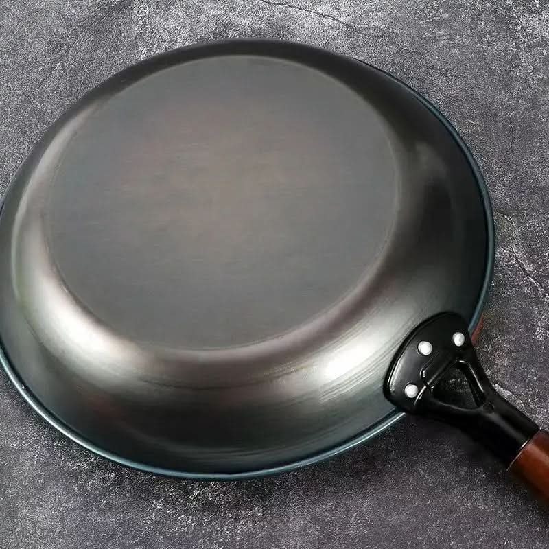 HearthForge cast iron pan | Robust non-stick frying pan | Even heat distribution | Healthy & durable cookware