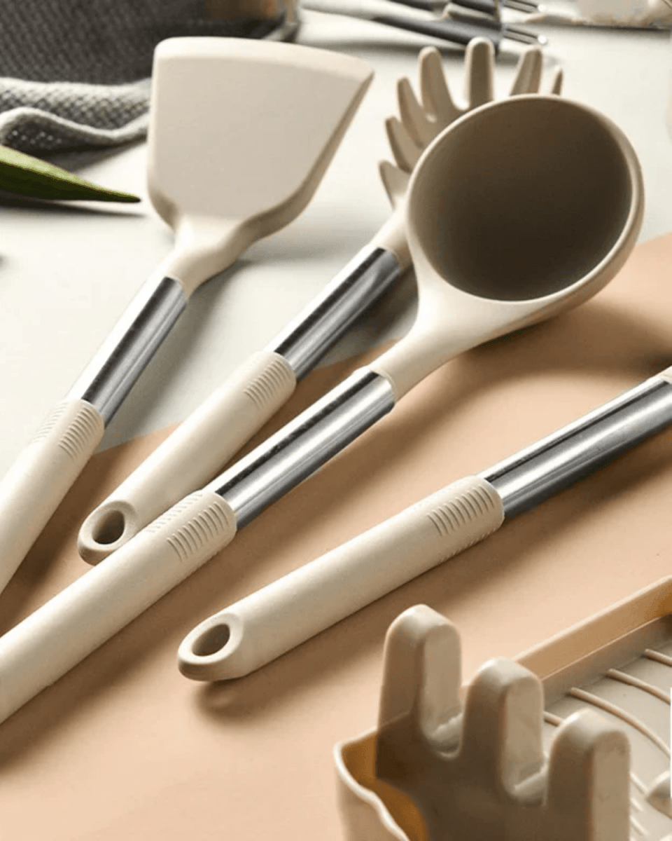 UTENSIVIA – Heat-resistant 11-piece kitchen tool set with wood handle look