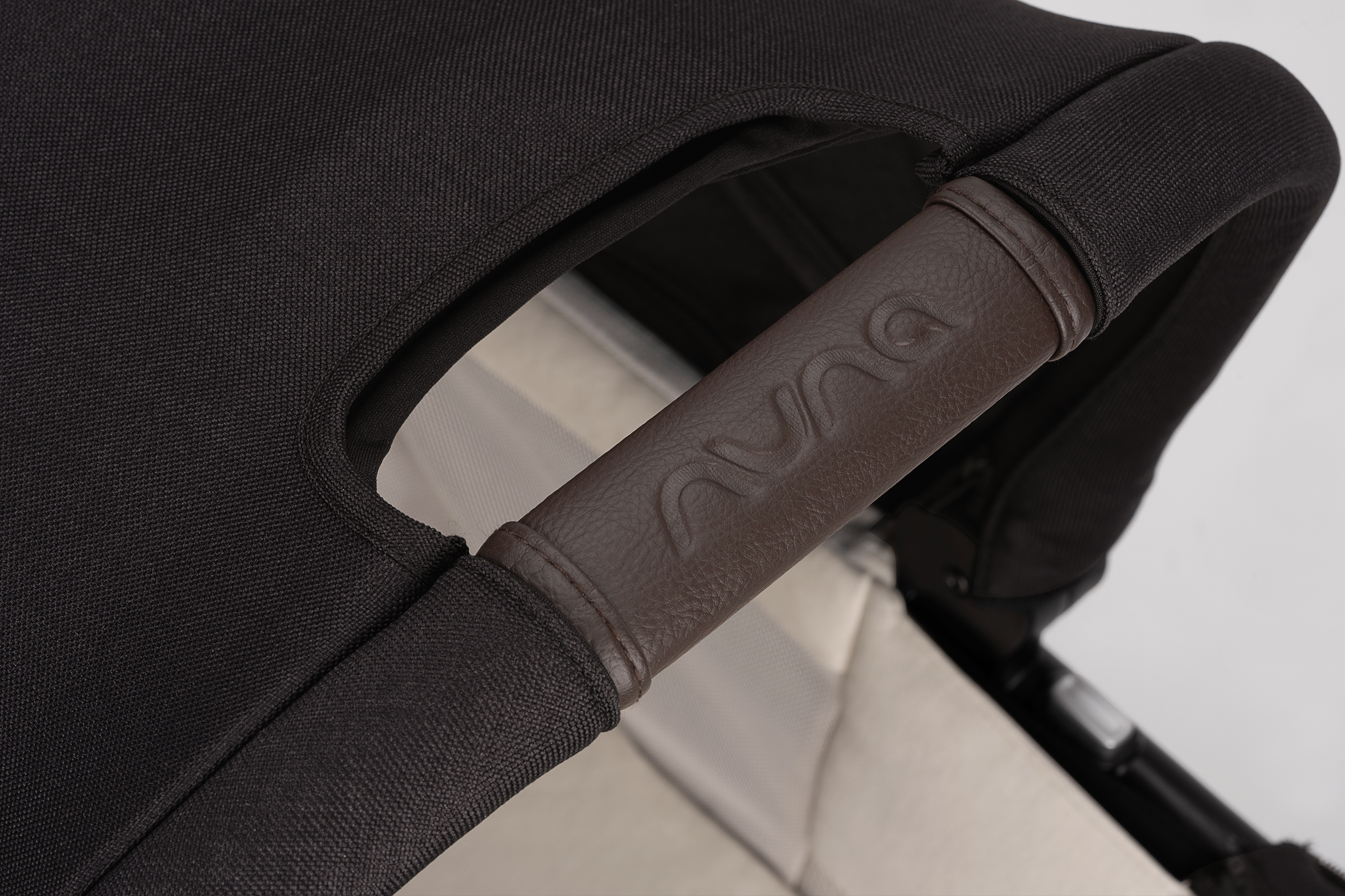 Nuna LYTL Carrycot | Caviar