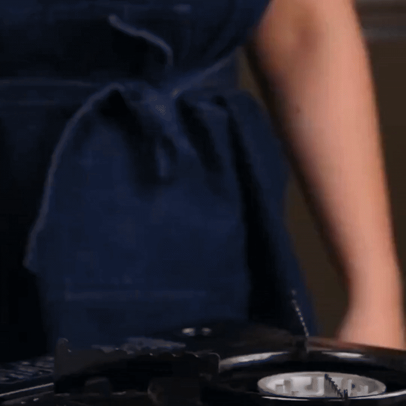 TitanForge Premium Pan 2.0 - Scratch-Resistant Titanium Pan Without Coating for Perfect Frying Results