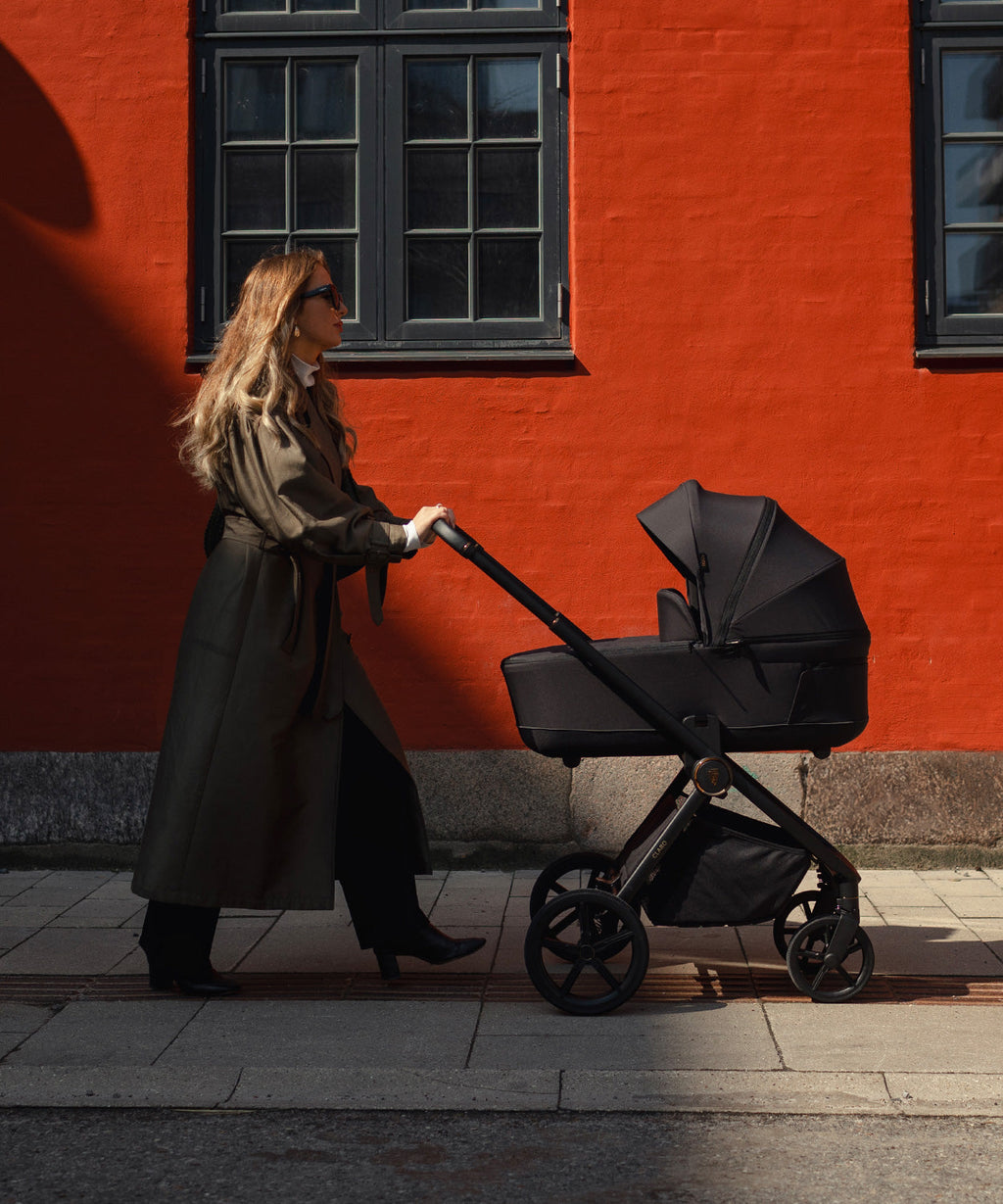 Venicci Claro 3-in-1 Travel System + Base | Noir