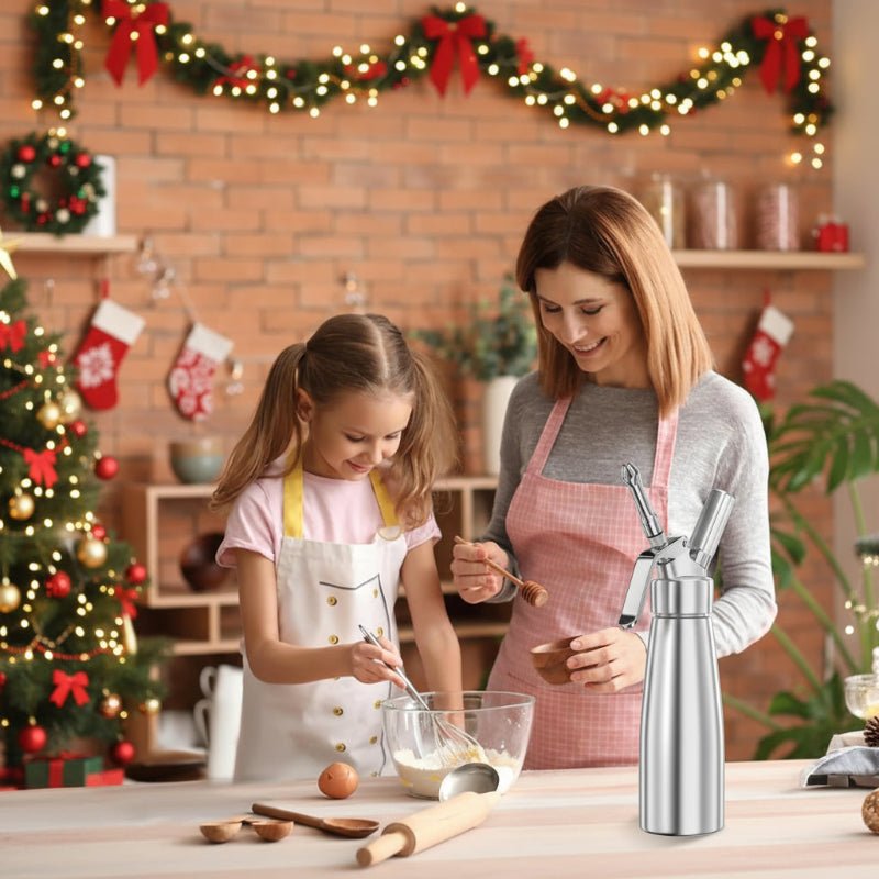 MOUSSTRIQ – 500 ml aluminum cream dispenser with 3 decorative nozzles